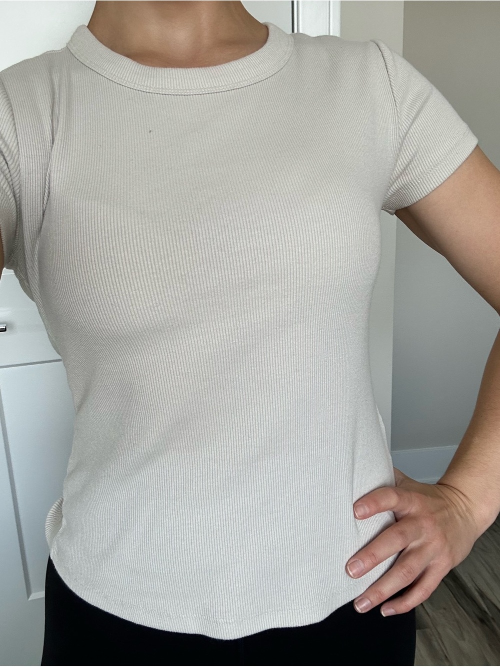 Women’s Old Navy Ribbed Short Sleeve Basic Tee in Light Beige